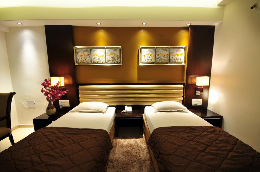 Hotel Surabhi Regency Ānand Zimmer foto
